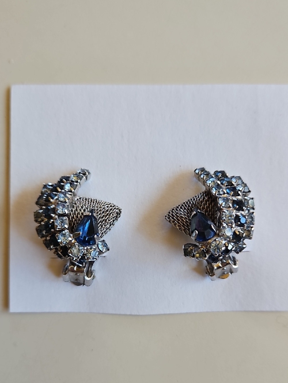 Vintage MCM Blue Ombre Rhinestones Prong Set Silver Tone Clip On Earrings - Picture 6 of 9